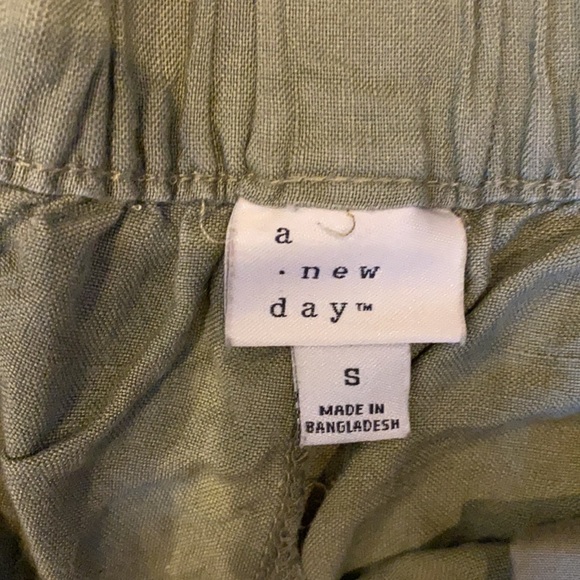 Green shorts - Picture 2 of 7